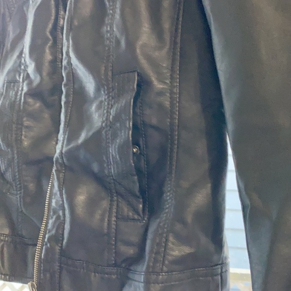 Leather jacket - Picture 3 of 4
